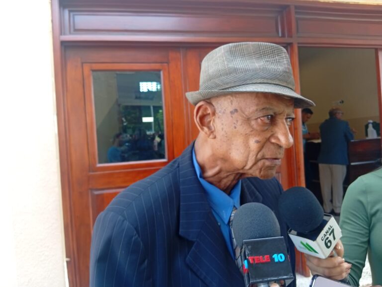 CAROLOS CARMO