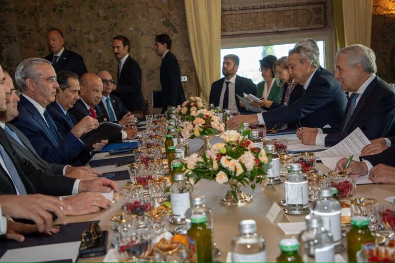 abinader-promueve-inversiones-en-turismo-y-zonas-francas-en-italia-697c60dd