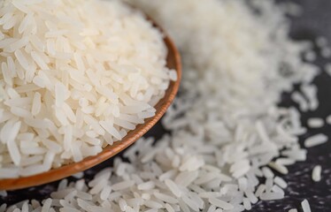 milled-rice-bowl-wooden-spoon-black-cement-floor-664d8ebb-focus-0-0-375-240
